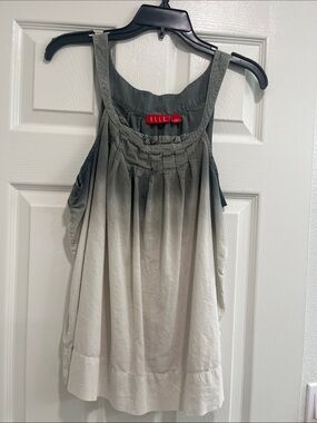 Elle Gray-to-White Ombre Pleated Tank